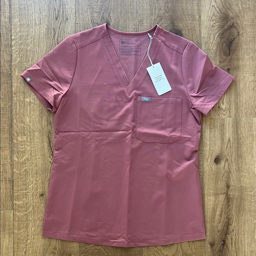 NWT Fig’s Women's Catarina Scrub Top in Mauve